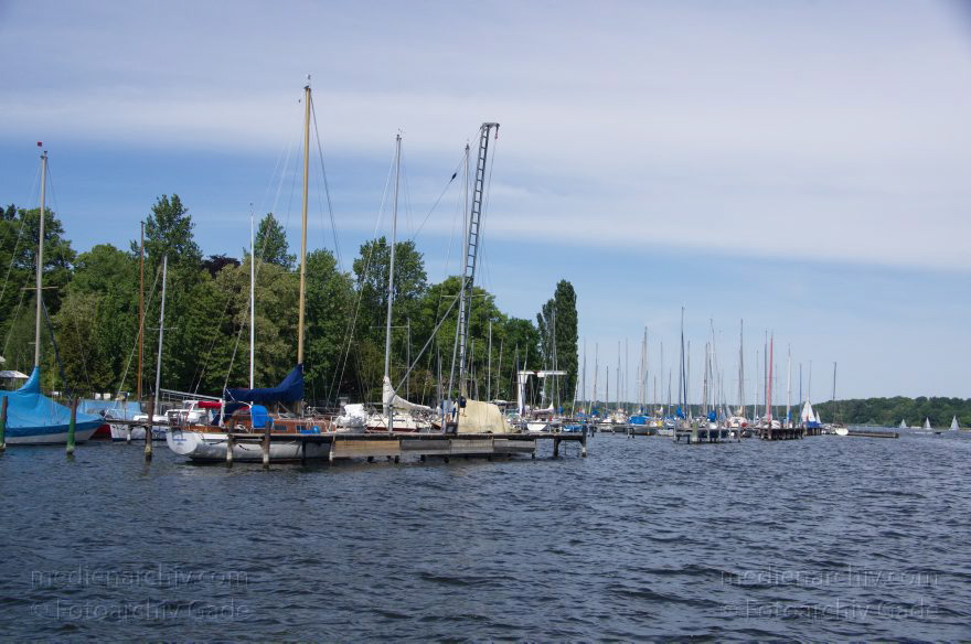 Berlin. Zehlendorf. Wannsee. Marina. Hafen für Sportboote
26. 5. 2012. Berlin. Zehlendorf. Wannsee. Marina. Hafen für Sportboote
Schlüsselwörter: Berlin;Deutschland;Germany;Marina;Sportboote;Wannsee;2012;Zehlendorf