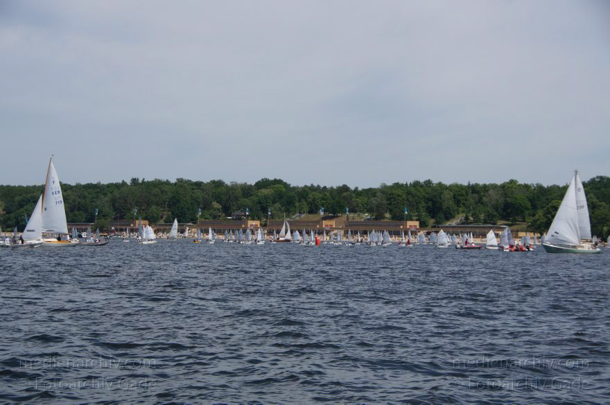 Berlin. Zehlendorf. Wannsee. Segelboote. Segeln. Hinten: Strandbad Wannsee. Schwimmbad
26. 5. 2012. Berlin. Zehlendorf. Wannsee. Segelboote. Segeln. Hinten: Strandbad Wannsee. Schwimmbad
Schlüsselwörter: Berlin;Deutschland;Germany;Schwimmbad;Segelboote;segeln;Strandbad;Wannsee;2012;Zehlendorf