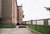 Berliner-Mauer-Mitte-Bernauer-Strasse-19900615-102.jpg
