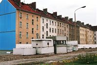Dateiname=Berliner-Mauer-Mitte-Bernauer-Strasse-19900615-196.jpg
Dateigröße=259KB
Abmessungen: 880x586
hinzugefügt am: 04. Januar 2016 Berliner-Mauer-Mitte-Bernauer-Strasse-19900615-196.jpg