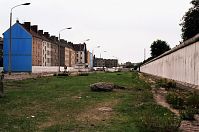 Dateiname=Berliner-Mauer-Mitte-Bernauer-Strasse-19900615-206.jpg
Dateigröße=215KB
Abmessungen: 880x582
hinzugefügt am: 04. Januar 2016 Berliner-Mauer-Mitte-Bernauer-Strasse-19900615-206.jpg