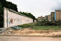 Dateiname=Berliner-Mauer-Mitte-Bernauer-Strasse-19900615-207.jpg
Dateigröße=240KB
Abmessungen: 880x592
hinzugefügt am: 04. Januar 2016 Berliner-Mauer-Mitte-Bernauer-Strasse-19900615-207.jpg