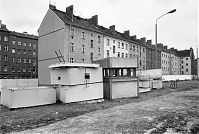 Berliner-Mauer-Mitte-Bernauer-Strasse-19900615-277.jpg