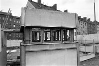 Dateiname=Berliner-Mauer-Mitte-Bernauer-Strasse-19900615-278.jpg
Dateigröße=210KB
Abmessungen: 880x589
hinzugefügt am: 04. Januar 2016 Berliner-Mauer-Mitte-Bernauer-Strasse-19900615-278.jpg