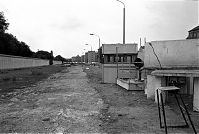 Dateiname=Berliner-Mauer-Mitte-Bernauer-Strasse-19900615-282.jpg
Dateigröße=216KB
Abmessungen: 880x590
hinzugefügt am: 04. Januar 2016 Berliner-Mauer-Mitte-Bernauer-Strasse-19900615-282.jpg