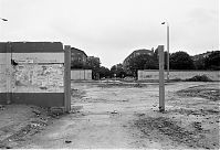 Dateiname=Berliner-Mauer-Mitte-Bernauer-Strasse-19900615-304.jpg
Dateigröße=215KB
Abmessungen: 880x602
hinzugefügt am: 04. Januar 2016 Berliner-Mauer-Mitte-Bernauer-Strasse-19900615-304.jpg