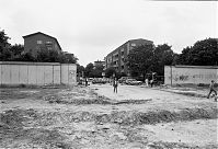 Berliner-Mauer-Mitte-Bernauer-Strasse-19900615-306.jpg