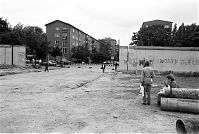 Dateiname=Berliner-Mauer-Mitte-Bernauer-Strasse-19900615-312.jpg
Dateigröße=218KB
Abmessungen: 880x590
hinzugefügt am: 04. Januar 2016 Berliner-Mauer-Mitte-Bernauer-Strasse-19900615-312.jpg