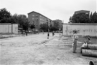 Berliner-Mauer-Mitte-Bernauer-Strasse-19900615-313.jpg