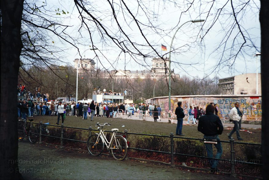 Berlin. Tiergarten. Berliner Mauer
14. November 1989. Berlin. Mitte. Tiergarten. Berliner Mauer
Schlüsselwörter: berlin wall;Berliner Mauer;DDR;DDR Grenze;Deutsche Demokratische Republik;Deutschland;GDR;Germany;Grenze;iron curtain;Mauer;Mitte;Ostberlin;Ostzone;Berlin;Tiergarten