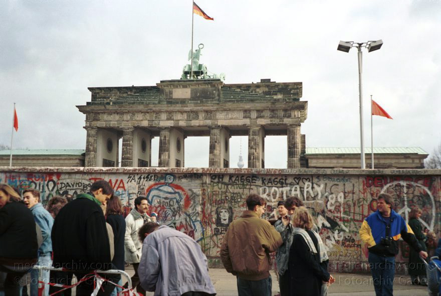 Berlin. Tiergarten. Berliner Mauer
14. November 1989. Berlin. Mitte. Tiergarten. Berliner Mauer
Schlüsselwörter: Berlin;berlin wall;Berliner Mauer;Brandenburger Tor;DDR;DDR Grenze;Deutsche Demokratische Republik;Deutschland;GDR;Germany;Grenze;iron curtain;Mauer;Mitte;Ostberlin;Ostzone;1989;Tiergarten