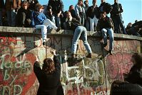 Dateiname=Berliner-Mauer-Mitte-beim-Brandenburger-Tor-19891110-09.jpg
Dateigröße=295KB
Abmessungen: 880x590
hinzugefügt am: 04. Januar 2016 Berliner-Mauer-Mitte-beim-Brandenburger-Tor-19891110-09.jpg