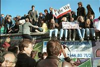 Dateiname=Berliner-Mauer-Mitte-beim-Brandenburger-Tor-19891110-13.jpg
Dateigröße=256KB
Abmessungen: 880x590
hinzugefügt am: 04. Januar 2016 Berliner-Mauer-Mitte-beim-Brandenburger-Tor-19891110-13.jpg