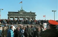 Dateiname=Berliner-Mauer-Mitte-beim-Brandenburger-Tor-19891110-19a.jpg
Dateigröße=181KB
Abmessungen: 880x574
hinzugefügt am: 04. Januar 2016 Berliner-Mauer-Mitte-beim-Brandenburger-Tor-19891110-19a.jpg
