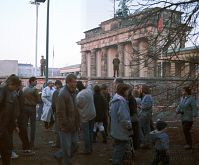 Dateiname=Berliner-Mauer-Mitte-beim-Brandenburger-Tor-19891112-210.jpg
Dateigröße=221KB
Abmessungen: 880x729
hinzugefügt am: 04. Januar 2016 Berliner-Mauer-Mitte-beim-Brandenburger-Tor-19891112-210.jpg
