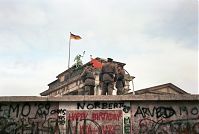 Dateiname=Berliner-Mauer-Mitte-beim-Brandenburger-Tor-19891114-20.jpg
Dateigröße=148KB
Abmessungen: 880x590
hinzugefügt am: 04. Januar 2016 Berliner-Mauer-Mitte-beim-Brandenburger-Tor-19891114-20.jpg
