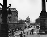 Dateiname=Berliner-Mauer-Mitte-beim-Brandenburger-Tor-19891220-07.jpg
Dateigröße=183KB
Abmessungen: 880x681
hinzugefügt am: 04. Januar 2016 Berliner-Mauer-Mitte-beim-Brandenburger-Tor-19891220-07.jpg