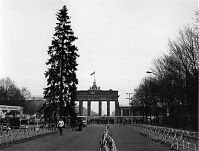Dateiname=Berliner-Mauer-Mitte-beim-Brandenburger-Tor-19891220-12.jpg
Dateigröße=202KB
Abmessungen: 880x666
hinzugefügt am: 04. Januar 2016 Berliner-Mauer-Mitte-beim-Brandenburger-Tor-19891220-12.jpg