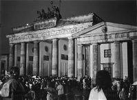 Dateiname=Berliner-Mauer-Mitte-beim-Brandenburger-Tor-19891222-097.jpg
Dateigröße=176KB
Abmessungen: 880x645
hinzugefügt am: 04. Januar 2016 Berliner-Mauer-Mitte-beim-Brandenburger-Tor-19891222-097.jpg
