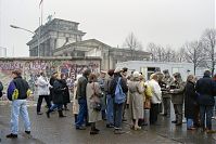 Dateiname=Berliner-Mauer-Mitte-beim-Brandenburger-Tor-19900107-102.jpg
Dateigröße=211KB
Abmessungen: 880x589
hinzugefügt am: 04. Januar 2016 Berliner-Mauer-Mitte-beim-Brandenburger-Tor-19900107-102.jpg