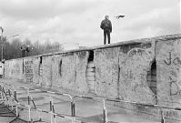 Dateiname=Berliner-Mauer-Mitte-beim-Brandenburger-Tor-19900114-16.jpg
Dateigröße=196KB
Abmessungen: 880x594
hinzugefügt am: 04. Januar 2016 Berliner-Mauer-Mitte-beim-Brandenburger-Tor-19900114-16.jpg