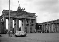 Dateiname=Berliner-Mauer-Mitte-beim-Brandenburger-Tor-19900118-03.jpg
Dateigröße=172KB
Abmessungen: 880x624
hinzugefügt am: 04. Januar 2016 Berliner-Mauer-Mitte-beim-Brandenburger-Tor-19900118-03.jpg