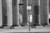 Dateiname=Berliner-Mauer-Mitte-beim-Brandenburger-Tor-19900119-15.jpg
Dateigröße=199KB
Abmessungen: 880x590
hinzugefügt am: 04. Januar 2016 Berliner-Mauer-Mitte-beim-Brandenburger-Tor-19900119-15.jpg