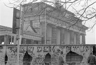 Dateiname=Berliner-Mauer-Mitte-beim-Brandenburger-Tor-19900119-19.jpg
Dateigröße=206KB
Abmessungen: 880x591
hinzugefügt am: 04. Januar 2016 Berliner-Mauer-Mitte-beim-Brandenburger-Tor-19900119-19.jpg
