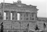 Dateiname=Berliner-Mauer-Mitte-beim-Brandenburger-Tor-19900119-20.jpg
Dateigröße=188KB
Abmessungen: 880x598
hinzugefügt am: 04. Januar 2016 Berliner-Mauer-Mitte-beim-Brandenburger-Tor-19900119-20.jpg
