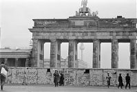 Dateiname=Berliner-Mauer-Mitte-beim-Brandenburger-Tor-19900119-26.jpg
Dateigröße=184KB
Abmessungen: 880x591
hinzugefügt am: 04. Januar 2016 Berliner-Mauer-Mitte-beim-Brandenburger-Tor-19900119-26.jpg