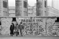 Dateiname=Berliner-Mauer-Mitte-beim-Brandenburger-Tor-19900119-28.jpg
Dateigröße=209KB
Abmessungen: 880x592
hinzugefügt am: 04. Januar 2016 Berliner-Mauer-Mitte-beim-Brandenburger-Tor-19900119-28.jpg