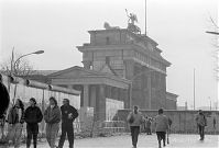 Dateiname=Berliner-Mauer-Mitte-beim-Brandenburger-Tor-19900119-37.jpg
Dateigröße=151KB
Abmessungen: 880x594
hinzugefügt am: 04. Januar 2016 Berliner-Mauer-Mitte-beim-Brandenburger-Tor-19900119-37.jpg