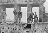 Dateiname=Berliner-Mauer-Mitte-beim-Brandenburger-Tor-19900219-075.jpg
Dateigröße=200KB
Abmessungen: 880x598
hinzugefügt am: 04. Januar 2016 Berliner-Mauer-Mitte-beim-Brandenburger-Tor-19900219-075.jpg