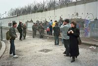 Dateiname=Berliner-Mauer-Mitte-beim-Brandenburger-Tor-19900219-141.jpg
Dateigröße=221KB
Abmessungen: 880x590
hinzugefügt am: 04. Januar 2016 Berliner-Mauer-Mitte-beim-Brandenburger-Tor-19900219-141.jpg
