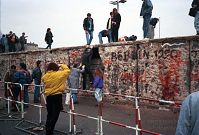 Dateiname=Berliner-Mauer-Mitte-beim-Brandenburger-Tor-19900219-207.jpg
Dateigröße=252KB
Abmessungen: 880x595
hinzugefügt am: 04. Januar 2016 Berliner-Mauer-Mitte-beim-Brandenburger-Tor-19900219-207.jpg