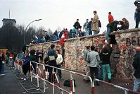 Dateiname=Berliner-Mauer-Mitte-beim-Brandenburger-Tor-19900219-211.jpg
Dateigröße=229KB
Abmessungen: 880x588
hinzugefügt am: 04. Januar 2016 Berliner-Mauer-Mitte-beim-Brandenburger-Tor-19900219-211.jpg