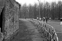 Dateiname=Berliner-Mauer-Mitte-beim-Brandenburger-Tor-19900220-37.jpg
Dateigröße=271KB
Abmessungen: 880x585
hinzugefügt am: 04. Januar 2016 Berliner-Mauer-Mitte-beim-Brandenburger-Tor-19900220-37.jpg