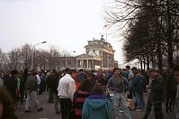 Dateiname=Berliner-Mauer-Mitte-beim-Brandenburger-Tor-19900224-19.jpg
Dateigröße=205KB
Abmessungen: 880x585
hinzugefügt am: 04. Januar 2016 Berliner-Mauer-Mitte-beim-Brandenburger-Tor-19900224-19.jpg