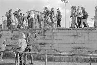 Berliner-Mauer-Mitte-beim-Brandenburger-Tor-19900303-15.jpg