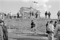 Dateiname=Berliner-Mauer-Mitte-beim-Brandenburger-Tor-19900303-16.jpg
Dateigröße=191KB
Abmessungen: 880x588
hinzugefügt am: 04. Januar 2016 Berliner-Mauer-Mitte-beim-Brandenburger-Tor-19900303-16.jpg