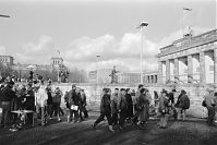 Dateiname=Berliner-Mauer-Mitte-beim-Brandenburger-Tor-19900303-22.jpg
Dateigröße=176KB
Abmessungen: 880x586
hinzugefügt am: 04. Januar 2016 Berliner-Mauer-Mitte-beim-Brandenburger-Tor-19900303-22.jpg