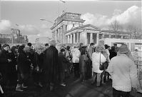 Dateiname=Berliner-Mauer-Mitte-beim-Brandenburger-Tor-19900303-29.jpg
Dateigröße=166KB
Abmessungen: 880x600
hinzugefügt am: 04. Januar 2016 Berliner-Mauer-Mitte-beim-Brandenburger-Tor-19900303-29.jpg