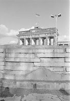 Dateiname=Berliner-Mauer-Mitte-beim-Brandenburger-Tor-19900303-35.jpg
Dateigröße=177KB
Abmessungen: 611x880
hinzugefügt am: 04. Januar 2016 Berliner-Mauer-Mitte-beim-Brandenburger-Tor-19900303-35.jpg