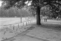 Berliner-Mauer-Mitte-beim-Brandenburger-Tor-19900511-29.jpg