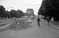 Berliner-Mauer-Mitte-beim-Brandenburger-Tor-19910602-34.jpg