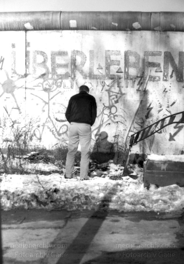 Berlin. Kreuzberg. DDR Grenze. Berliner Mauer an der Waldemarstraße
Februar 1987. Berlin. Mitte. Kreuzberg. DDR Grenze. Berliner Mauer an der Waldemarstraße
Schlüsselwörter: Berlin;berlin wall;Berliner Mauer;DDR;DDR Grenze;Deutschland;GDR;Germany;Grenze;iron curtain;Kreuzberg;Mitte;Ostberlin;1987;Ostzone