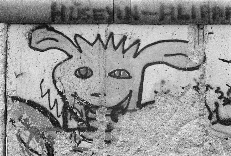 Berlin. Berliner Mauer - GDR. German Democratic Republic. Berlin Wall
Februar 1990. Berlin. Berliner Mauer. GDR. German Democratic Republic. Berlin Wall. East German Frontier
Schlüsselwörter: Berlin;berlin wall;Berliner Mauer;DDR;DDR Grenze;Deutsche Demokratische Republik;Deutschland;GDR;Germany;Graffiti;Graffity;Grenze;iron curtain;Kreuzberg;Mauer;Ostberlin;1990;Ostzone