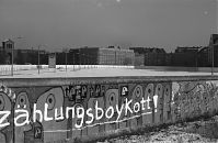 Dateiname=Berliner-Mauer-Mitte-Kreuzberg-198702-011.jpg
Dateigröße=159KB
Abmessungen: 880x575
hinzugefügt am: 04. Januar 2016 Berliner-Mauer-Mitte-Kreuzberg-198702-011.jpg