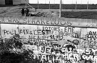Dateiname=Berliner-Mauer-Mitte-Kreuzberg-19871006-14.jpg
Dateigröße=287KB
Abmessungen: 880x576
hinzugefügt am: 04. Januar 2016 Berliner-Mauer-Mitte-Kreuzberg-19871006-14.jpg