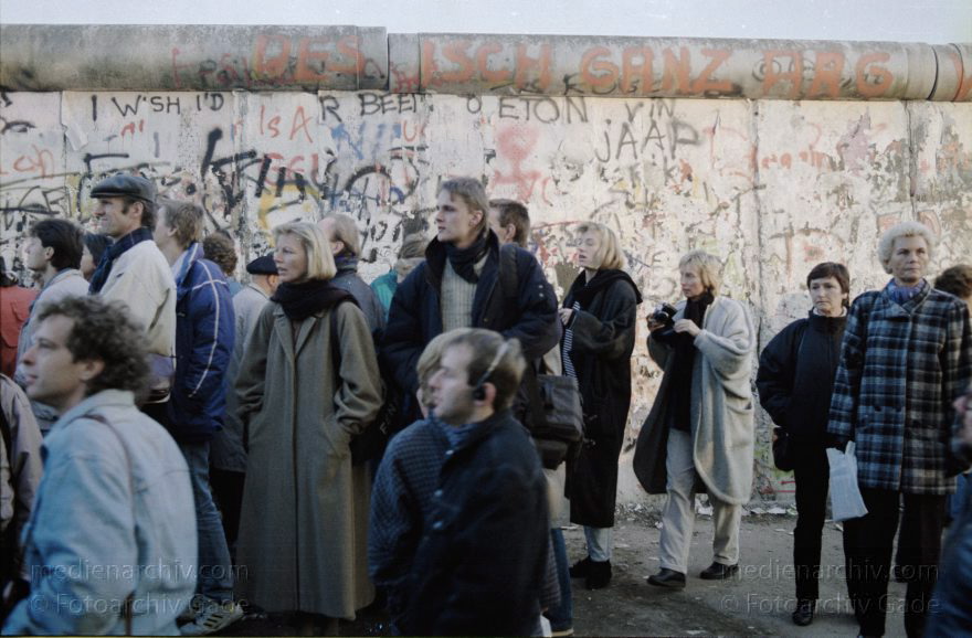 Berlin. Potsdamer Platz. Baustelle
12. 11. 1989. Berlin. Mitte. Tiergarten. Potsdamer Platz. Baustelle
Schlüsselwörter: Berlin;berlin wall;Berliner Mauer;DDR;Deutschland;Germany;Grenze;Ostberlin;Potsdamer Platz;1989;Tiergarten